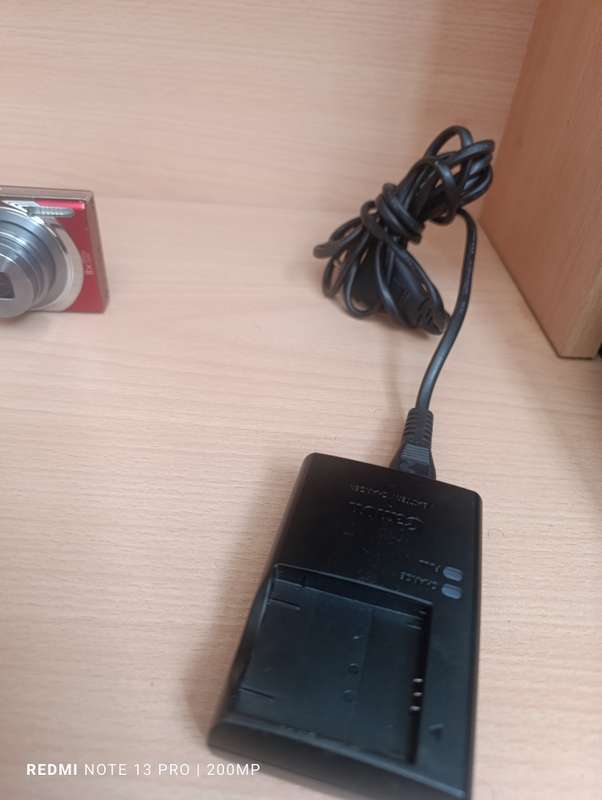 Canon IXUS 150 - 16MP - 8x Zoom - Digital Camera