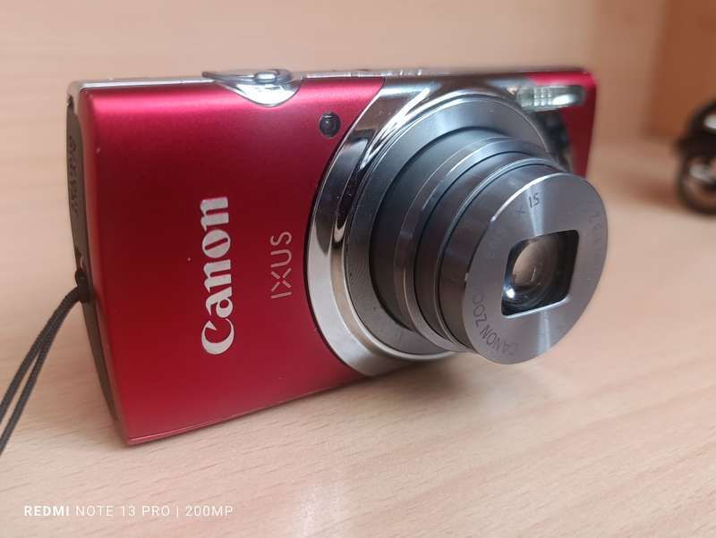 Canon IXUS 150 - 16MP - 8x Zoom - Digital Camera