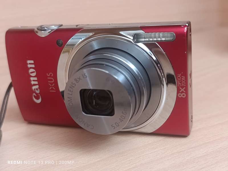 Canon IXUS 150 - 16MP - 8x Zoom - Digital Camera