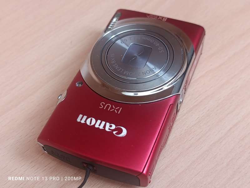 Canon IXUS 150 - 16MP - 8x Zoom - Digital Camera