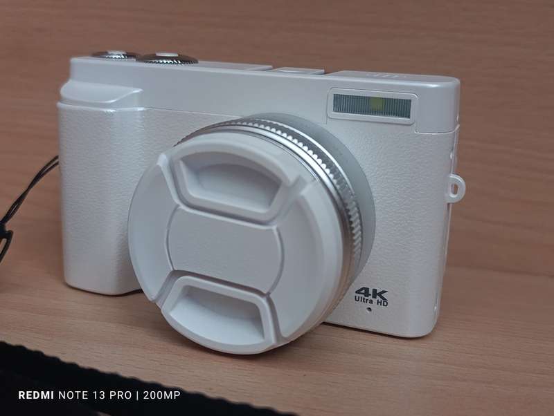 Mirrorless 4K Digital Camera with 25mm - 48MP