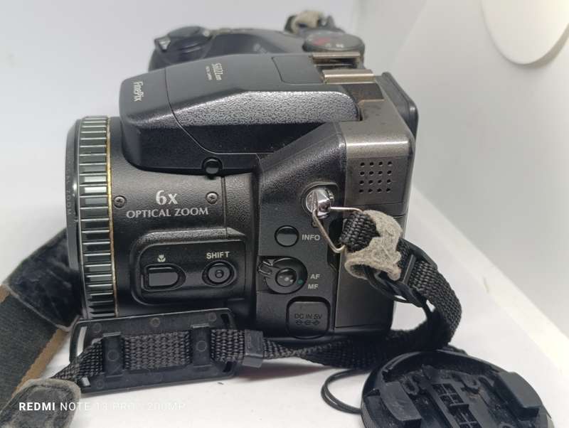 Fujifilm Finepix S602 Zoom - 3.1MP - 6x Zoom - Digital Camera
