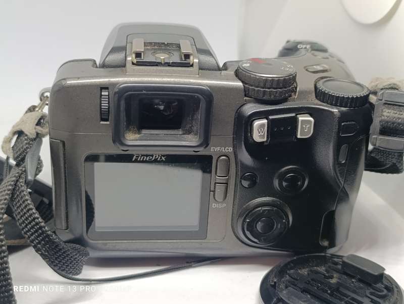 Fujifilm Finepix S602 Zoom - 3.1MP - 6x Zoom - Digital Camera