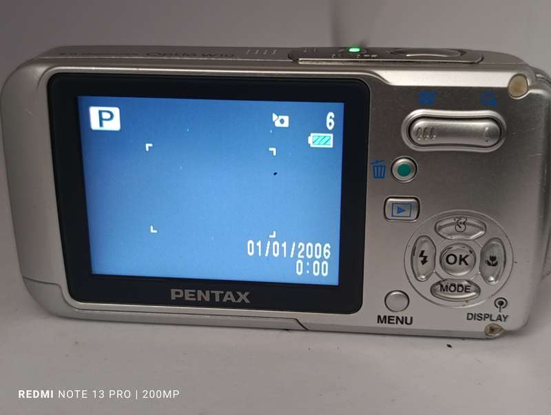 Optio W10 - Screen black when taking photos - sold as is