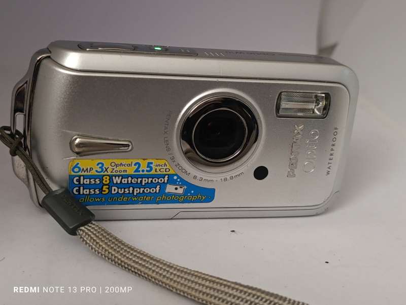 Optio W10 - Screen black when taking photos - sold as is
