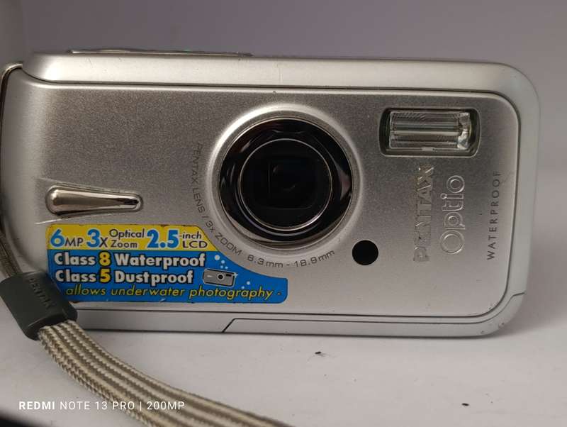 Optio W10 - Screen black when taking photos - sold as is