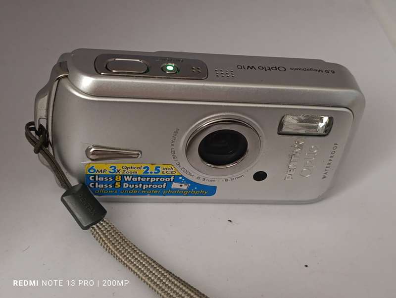 Optio W10 - Screen black when taking photos - sold as is