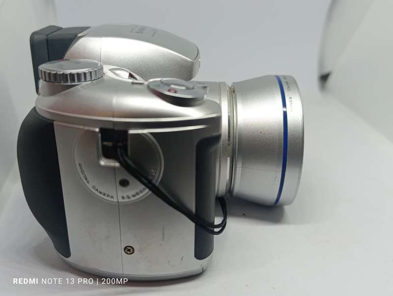 Fujifilm Finepix S304 - 3.2MP - 6x Zoom - Digital Camera