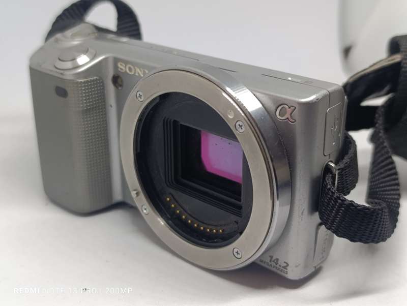 Sony NEX 5 - FOR PARTS OR REPAIR