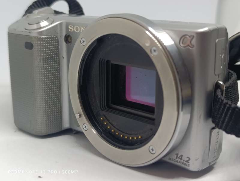 Sony NEX 5 - FOR PARTS OR REPAIR