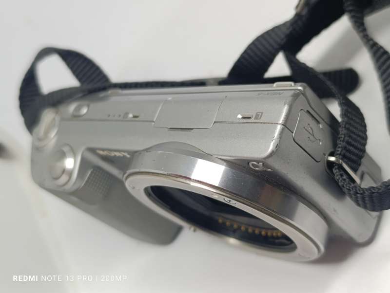 Sony NEX 5 - FOR PARTS OR REPAIR