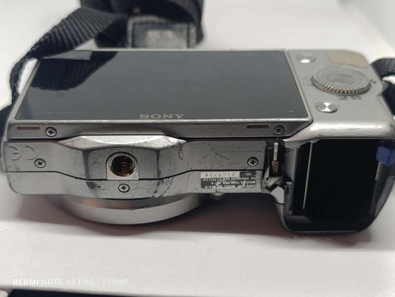 Sony NEX 5 - FOR PARTS OR REPAIR