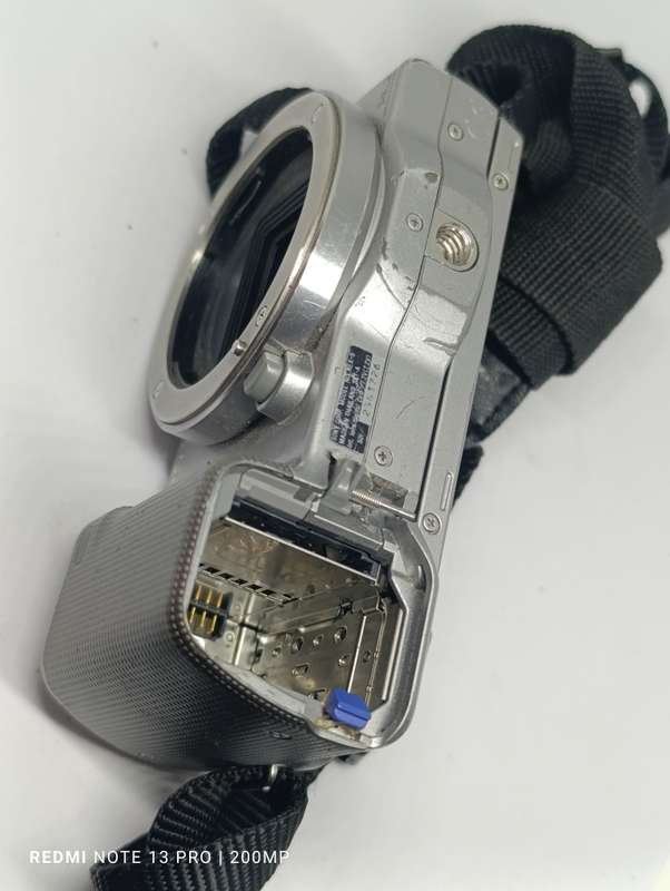 Sony NEX 5 - FOR PARTS OR REPAIR