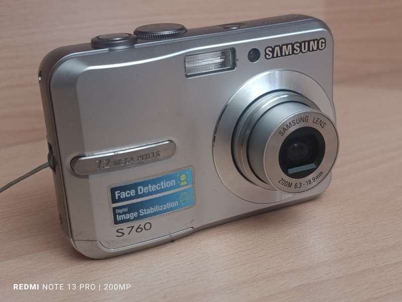 Samsung S760 - 7.2MP - 3x Zoom - Digital Camera