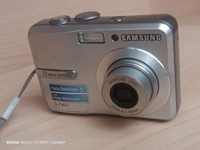 Samsung S760 - 7.2MP - 3x Zoom - Digital Camera