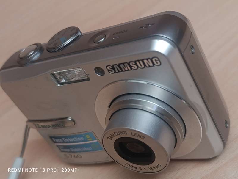 Samsung S760 - 7.2MP - 3x Zoom - Digital Camera