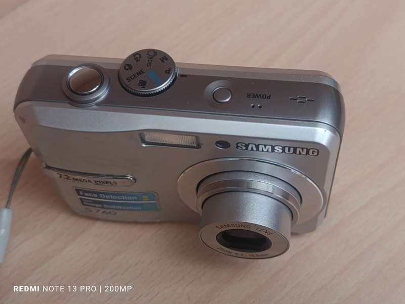 Samsung S760 - 7.2MP - 3x Zoom - Digital Camera