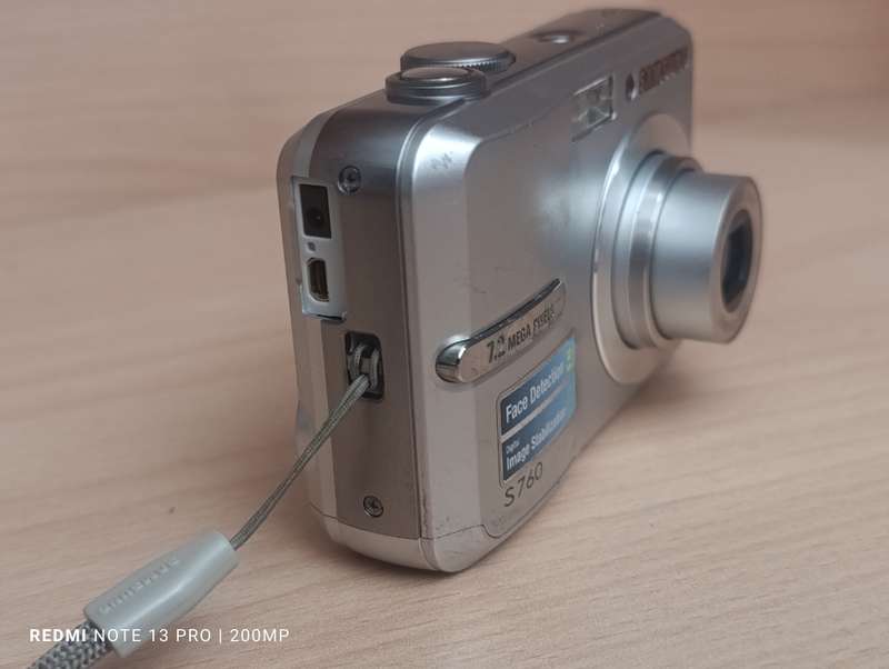 Samsung S760 - 7.2MP - 3x Zoom - Digital Camera