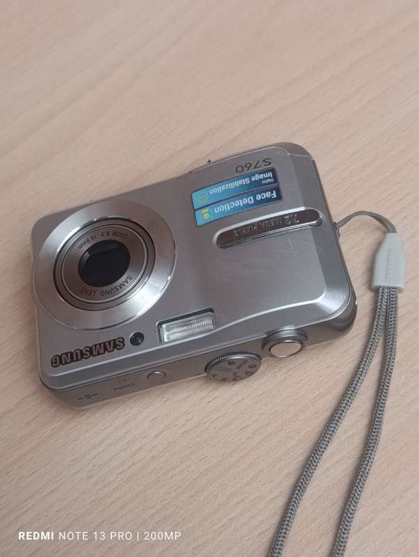 Samsung S760 - 7.2MP - 3x Zoom - Digital Camera