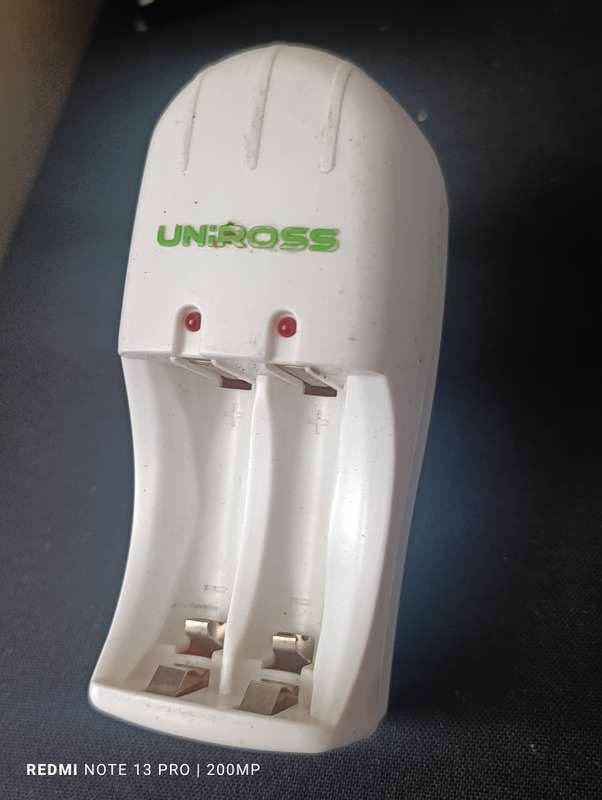 Uniross AA Battery Charger