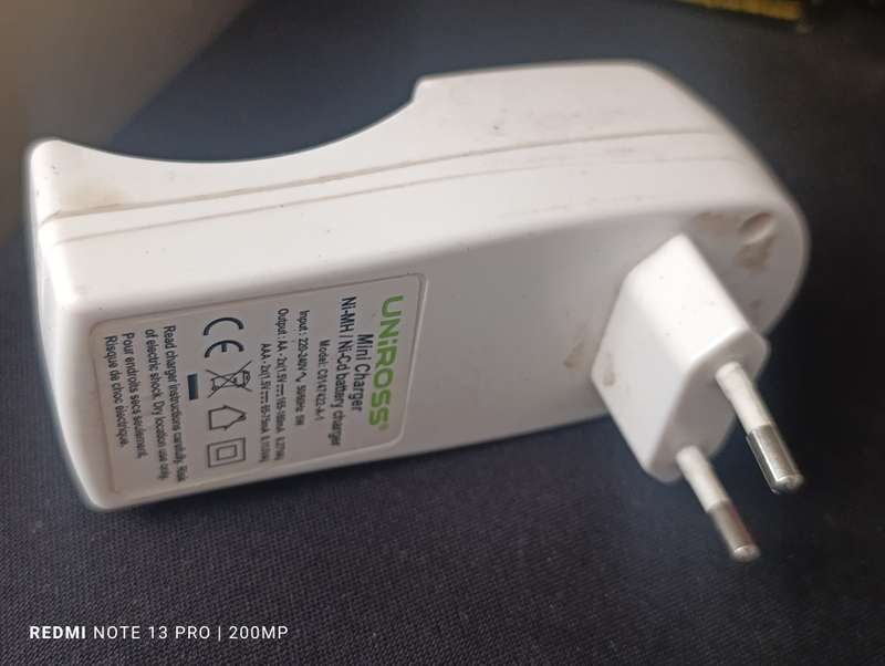 Uniross AA Battery Charger