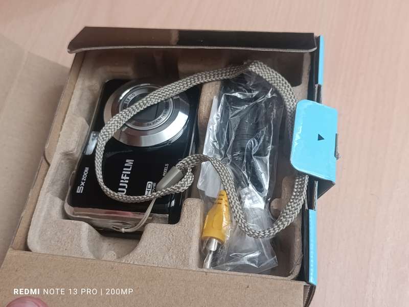 Fujifilm FinePix AX500 - 14MP - 5x Zoom - Digital Camera