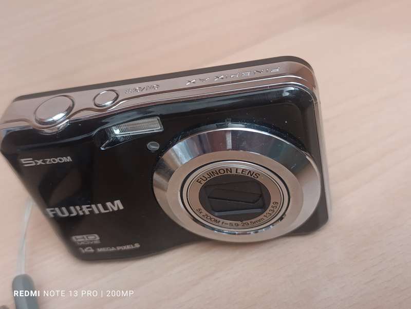 Fujifilm FinePix AX500 - 14MP - 5x Zoom - Digital Camera