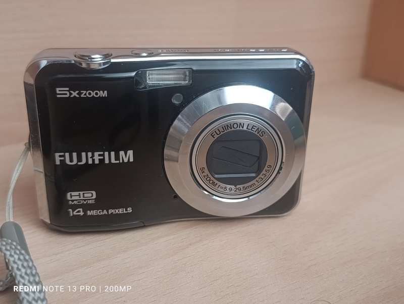 Fujifilm FinePix AX500 - 14MP - 5x Zoom - Digital Camera