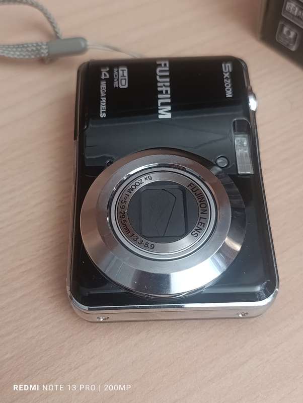 Fujifilm FinePix AX500 - 14MP - 5x Zoom - Digital Camera