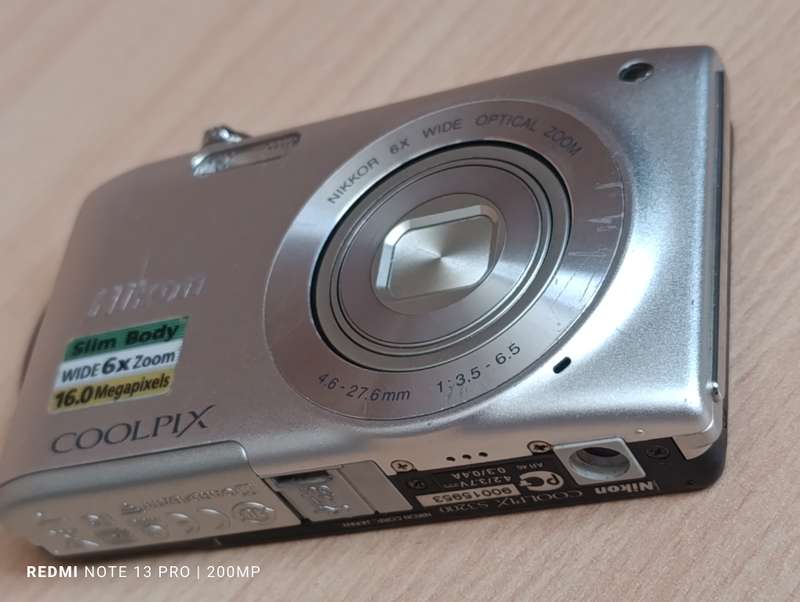 Nikon Coolpix S3200 - 16MP - 6x Zoom - Digital Camera