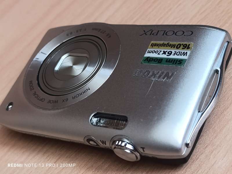 Nikon Coolpix S3200 - 16MP - 6x Zoom - Digital Camera