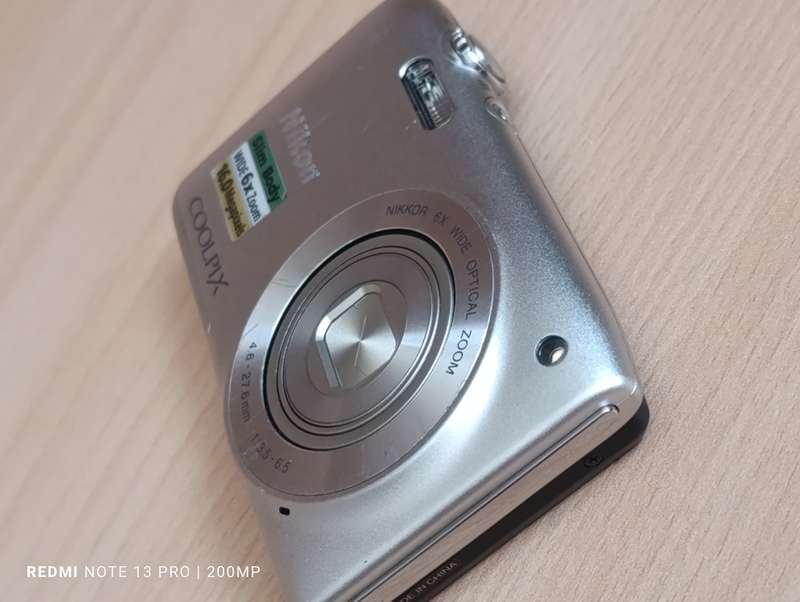 Nikon Coolpix S3200 - 16MP - 6x Zoom - Digital Camera