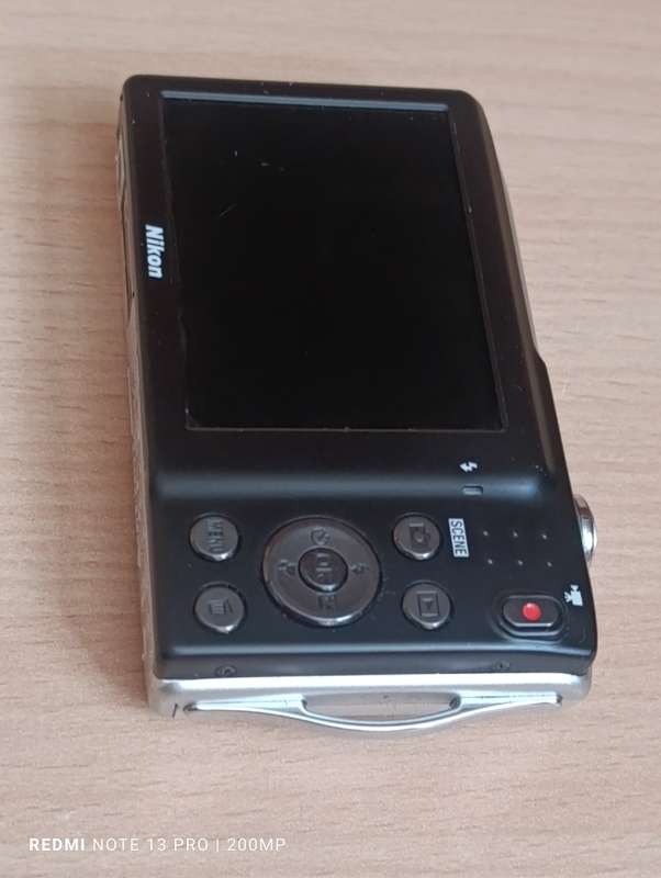 Nikon Coolpix S3200 - 16MP - 6x Zoom - Digital Camera