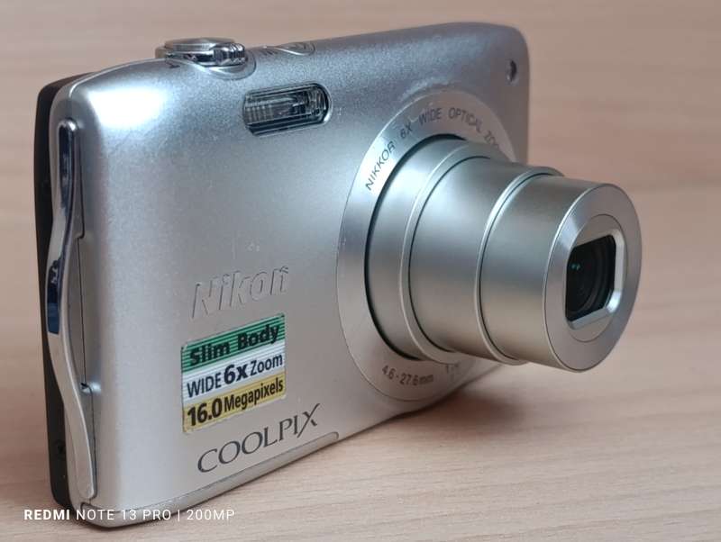 Nikon Coolpix S3200 - 16MP - 6x Zoom - Digital Camera