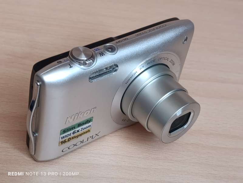 Nikon Coolpix S3200 - 16MP - 6x Zoom - Digital Camera