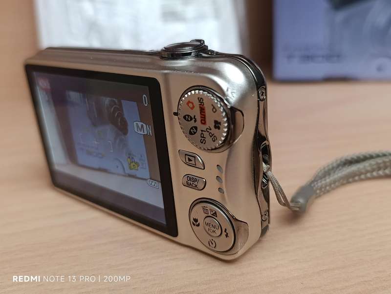 Fujifilm T300 - 14MP - 10x Zoom - Digital Camera