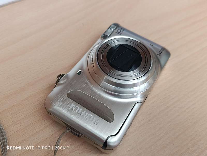Fujifilm T300 - 14MP - 10x Zoom - Digital Camera