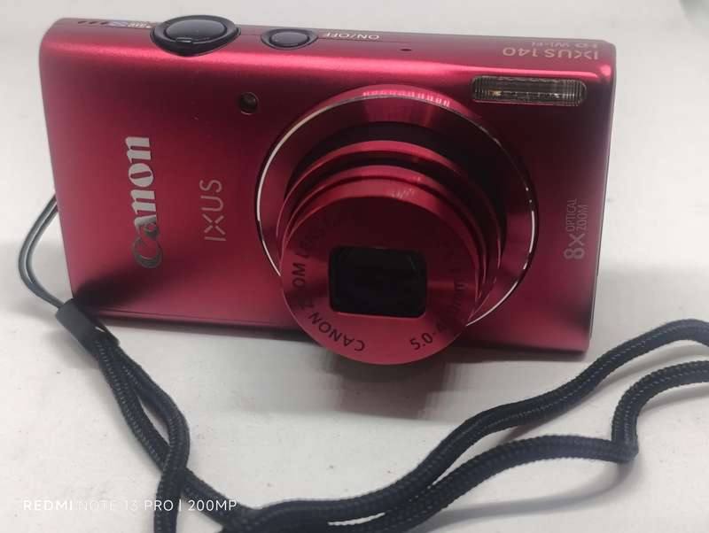 Canon IXUS 140 - 16MP - 8x Zoom - Digital Camera - No Charger included