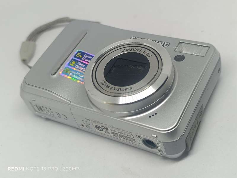 Samsung S1060 - 10.2MP - 5x Zoom - Digital Camera