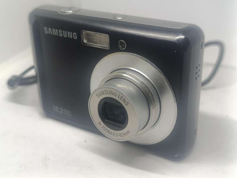 Samsung ES15 - 10.2MP - 3x Zoom - Digital Camera
