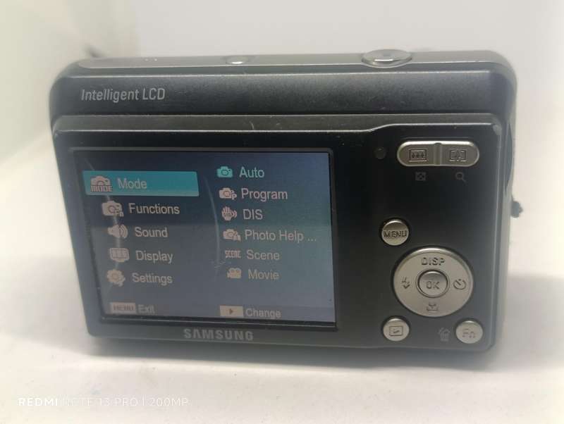 Samsung ES15 - 10.2MP - 3x Zoom - Digital Camera
