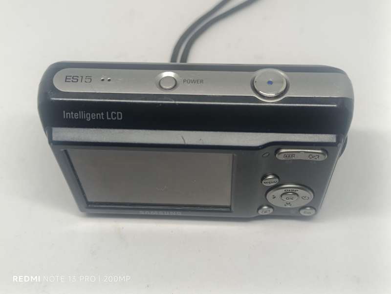 Samsung ES15 - 10.2MP - 3x Zoom - Digital Camera