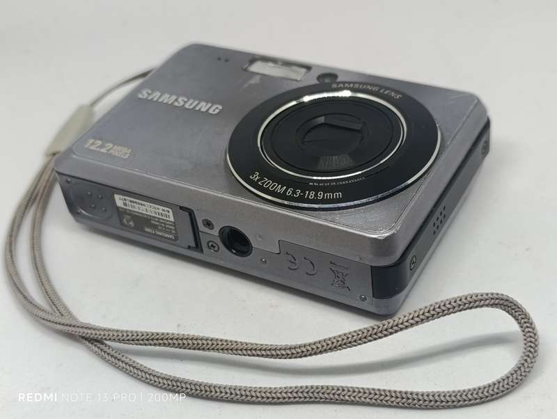 Samsung ES60 (flash not working ) - 12.2MP - 3x Zoom - Digital Camera