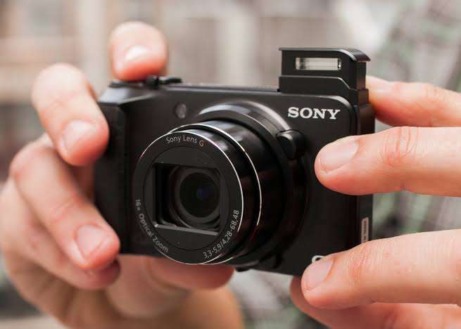 Sony Cyber-Shot DSC H90 - 16.1MP - 16x Zoom - Digital Camera