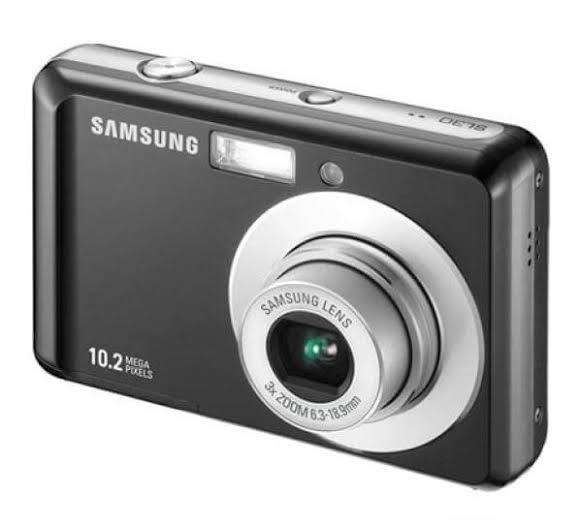 Samsung ES15 - 10.2MP - 3x Zoom - Digital Camera