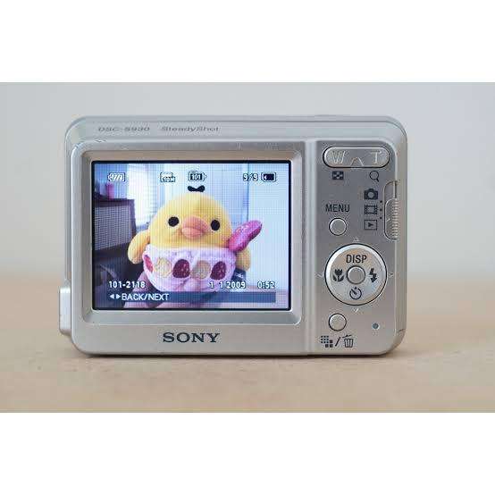 Sony Cybershot DSC-S930 - 10MP - 3x Zoom - Digital Camera