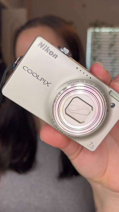 Nikon Coolpix S6000 - 14.2MP - 7x Zoom - Digital Camera