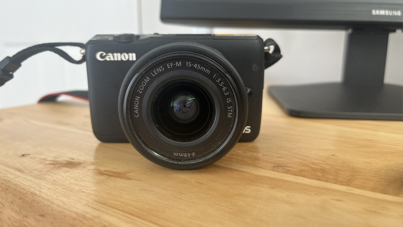 Canon M10 Mirrorless