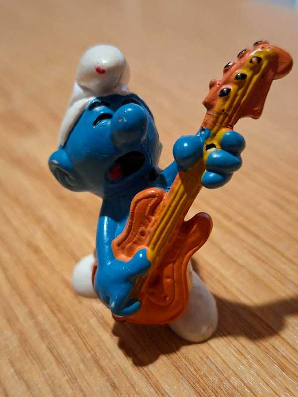 Smurf Lead Guitar Player