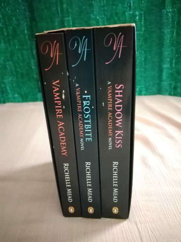 Vampire Academy Collection box set of 3 Richelle Mead